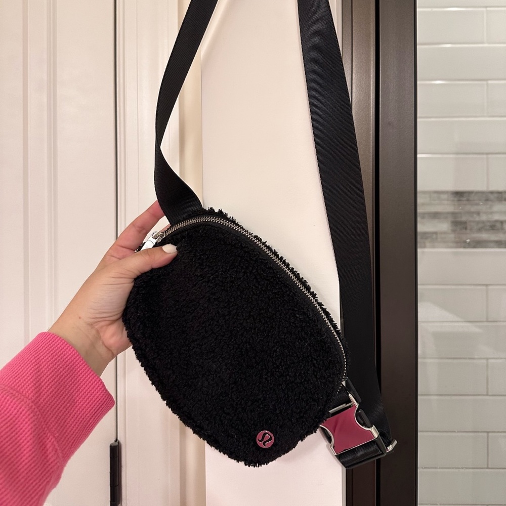 Lululemon Everywhere Belt Bag Fleece
